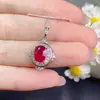 Novo Pingente de Rubi com Brilho Cristalino Semelhante ao Fogo, Pedra Principal 6*8mm, Finamente Trabalhado em Prata S925