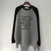 Camiseta de Manga Longa Colorida Contrastante Estilo Preguiçoso Retrô Outono e Inverno Novo Design Feminino Camisa Básica Solta Top Quente