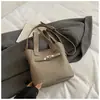 Bolso Retro de Cesta de Verduras de Mano para Mujer 2025 Nuevo de Moda Tendencia Estilo Coreano Bolso Cubo Versátil Bolso de Hombro Cruzado