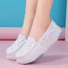 Zapatos ligeros de enfermera para mujer, de suela blanda, transpirables, de suela gruesa, blancos, en stock al por mayor, zapatos de trabajo médico para hospital, ventas directas de fábrica