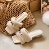 Chinelos peludos estilosos estilo Chanel para mulheres, para usar ao ar livre no outono e inverno de 2026, chinelos peludos de bico quadrado, chinelos de algodão
