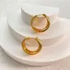 Aretes de Aro Simples Lisos Chapados en Oro de Latón Joyería al por Mayor Adornos Simples para Orejas Aretes Sensación de Alta Gama Estilo Ins Coreano Lujo Ligero