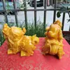 Atacado imitação de pedra Shoushan Pixiu um par de ornamentos para sala de estar de casa resina cor topázio Pixiu decoração artesanato