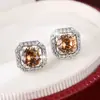Pendientes Octagonales con Forma de Almohada de Circonita de Estilo Dulce de Lujo Ligero Versátiles de Venta Caliente Transfronteriza para Mujeres, Adecuados para el Uso Diario y Citas, Disponibles en Múltiples Colores