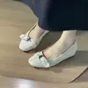 Sapatilhas Elegantes de Camurça com Salto Interno Oculto para Mulheres, Novo Estilo Primavera e Outono 2026, Sapatos de Calçar Fácil com Fivela e Bico Redondo