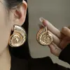 Uau Brincos Estilo Metal Minimalista de Luxo com Coração Vazado de Pérola Floral Retrô Europeu e Americano