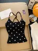 Nueva camisola de estilo americano para mujer con cuello halter de cuentas y estampado de lunares, con copas en el pecho, hermoso diseño en la espalda, corte ajustado y efecto adelgazante