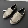 2026 Novos Mocassins Retrô Fashion Versátil Nicho Preguiçoso Tamanho Grande Sapatos Femininos Individuais Comércio Exterior Atacado