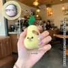 Muñeca de Peluche de Melocotón Linda Broche de Muñeca Joyería Corazón de Niña Pin Decorativo Versátil Accesorios para Bolsos Regalo