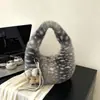 Otoño 2026 Bolso Nuevo de Felpa Alto Valor Estético Personalidad Textura Bolso de Mano Sensación Relajada Versátil Bolso para Mujer