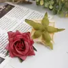 En stock adorno de tocado de rosa recta rizada artificial decoración retro europea rosa recta rizada cabeza de rosa flor falsa flor de seda