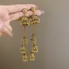 Aretes de Estilo Exótico de Venta Caliente Retro Literario Clásico Dignificado Ganchos para la Oreja Versátil Hueco Moda Borla Colgantes