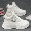 Zapatos de hombre 2026 nuevo modelo cuero impermeables casuales zapatillas deportivas para hombre para correr que aumentan la altura de moda zapatos blancos estilo "dad shoes" para hombre