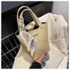 Bolso de Mano Pequeño Transfronterizo para Mujer 2026 Nueva Moda Versátil Bolso Cubo de Gran Capacidad Bolso Cruzado de Hombro de Seda de Moda