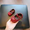 Sapatos de Princesa para Bebê Menina Primavera 2026 Sapatos para Crianças Pequenas Primavera Verão Cor Sólida Sapatos para Bebê Menina Sola Macia Sapatos para o Primeiro Aniversário do Bebê Sapatos Individuais para Meninas