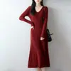 Vestido de Punto Nuevo Otoño/Invierno 2026 de Lana Pura con Cuello en V, Corte Ajustado, Vestido Largo de Color Sólido con Canalé para Mujer