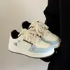 Mocasines lindos estilo coreano para estudiantes para mujer, nueva colección otoño 2026, versátiles y modernos, populares tenis blancos de suela gruesa