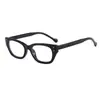 Nuevas Gafas de Sol Casuales Retro Americanas para Mujer con Montura Cuadrada Clásica y Remaches, Adecuadas para Protección Solar al Aire Libre y Versátiles para Viajar