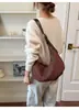 Bolso de ante para axila de mujer, nuevo bolso de hombro vintage para el trabajo de otoño 2026, bolso tote plisado de alta gama