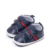 Sapatos de bebê masculinos e femininos, primavera e outono, novos, 0 a 1 ano, não caem, sapatos de bebê de 6 a 12 meses, sola macia, sapatos com degrau na frente