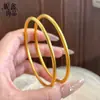 O mesmo estilo do bracelete anel liso banhado a ouro 3N tradicional da joalheria, um bracelete anel sólido, fechado e delicado para mulheres, um acessório versátil