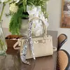 Bolsa de Mão Versátil Moda Transfronteiriça 2026 Verão Nova Bolsa Quadrada Pequena Bolsa de Ombro Bolsa Transversal de Nicho de Alto Padrão