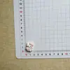 Estilo Japonés Dulce y Sencillo Gatito Fresita Hecho a Mano DIY Pegamento de Crema Pegatinas para Coche Funda de Teléfono Zuecos Bolso Pasador