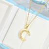 Colar Lua Crescente Feminino Versátil de Alta Qualidade Primavera e Verão Simples Nicho Aço Titânio Sem Corrente de Clavícula Acessórios Yiwu