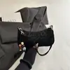 Colección de invierno 2026: bolso de hombro de estampado de leopardo de moda de este año, un bolso de hombro elegante y minimalista, un bolso pequeño cuadrado chic
