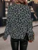 Camisa feminina estilo casual europeu e americano com estampa de leopardo, decote V, botões decorativos, corte solto, modelagem que afina, manga longa, fornecimento de camisa