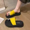 Casa Outono/Inverno 2026 Solado Grosso Confortável (como pisar em algo macio) Chinelos Flip-Flop com Pedraria Florais para Aumentar a Altura