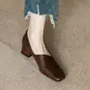 Zapatos de mujer de punta cuadrada 2025 nuevo modelo mocasines primavera estilo francés tacón medio tacón grueso tacones altos de oficina
