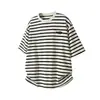 Camiseta masculina listrada color block estilo japonês, manga curta, verão, bordado de letras, marca da moda, manga meia-manga, retro, caimento solto, camiseta para casal