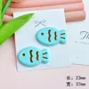 Gato pez lindo pequeño acrílico diy accesorios funda de teléfono móvil agujero zapatos pasador de pelo accesorios para el cabello material de parche