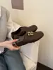 Primer Encuentro con los Zapatos de Cuero Estilo Brogue Artístico Retro Francés para Mujer, Nuevo Modelo 2026, Slip-On con Tacón Oculto y Doble Hebilla
