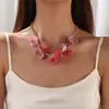 Nuevo Collar Versátil de Acrílico Xinlan con Sutil Diseño Floral, Colgante Único, Cadena de Estilo Europeo y Americano, Cadena Vintage para Suéter