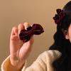 Horquilla con lazo de terciopelo rojo de la princesa Hepburn para mujer, estilo francés, retro, de alta calidad, con flecos.