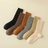 Calcetines gruesos de doble aguja y doble vía para mujer de Otoño e Invierno, anti-pilling, algodón peinado, calcetines de moda, calcetines de felpa a media pantorrilla de diseñador, Universitarios