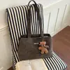 Bolso de Hombro Individual de Lana de Personalidad Simple Estilo Literario Gran Capacidad Elegante Ligero Alta Apariencia Color Sólido Bolso Tote Casual para el Viaje
