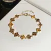 [Cadena de Diamantes Arcoíris] Pulsera de extracción de zircón trenzado en cruz, una pulsera lujosa y de alta gama, una pieza de joyería delicada y de moda