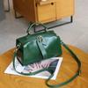 Bolsa Boston Grande de Alta Gama para Mujer Primavera/Verano 2026 Bolso Cuadrado Pequeño Retro Bolso Cruzado para Mujer Bolso de Hombro de Cuero Suave Venta Directa