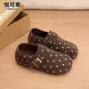 Mocasines de plataforma de lunares estilo francés para mujer, nueva colección otoño/invierno 2026, con correas de hebilla, estilo casual Birkenstock, versátiles y cómodos