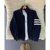 Suéter casual de punto para hombre color borgoña con cierre y tres rayas, perfecto para otoño e invierno, estilo americano