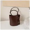 Bolsa de Mano Tejida Shuai Mijia para Mujer 2026 Nuevo Bolso Cubo de Verano Alta Apariencia Temperamento de Nicho Bolso de Hombro Simple