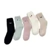 Calcetines de Invierno de Terciopelo Coral para Mujer con Diseño de Perro Dachshund, Suministro Transfronterizo, Calcetines de Algodón para Dormir, Calcetines para el Suelo del Hogar 2025, Pantuflas que No Sueltan Pelusa