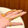 Pulsera de Círculo Liso Dorada de Tres Caras con Arena Brillante Dorada y Efecto Hielo, Diseño Exagerado de Alta Gama, No se Desvanece, para Mujeres