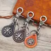 Estilo Europeo y Americano Popular Retro Literario Aleación Calavera Cuero Llavero para Hombres y Mujeres, Cuero Genuino Pequeño Regalo