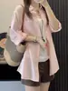 Elegante y hermosa camisa de lino morado para mujer, camisa de algodón y lino holgada de verano con protección solar de manga larga, un top muy elegante y etéreo.