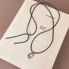 Colar minimalista com pingente geométrico de metal e cordão de cera, versátil e estiloso, design de gota d'água oca, corrente longa estilo corda para suéter e corrente para moletom