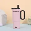 Nueva taza gigante aislada de acero inoxidable con un diseño de alta gama para mujer, con un asa elegante, simple y portátil para usar en el coche